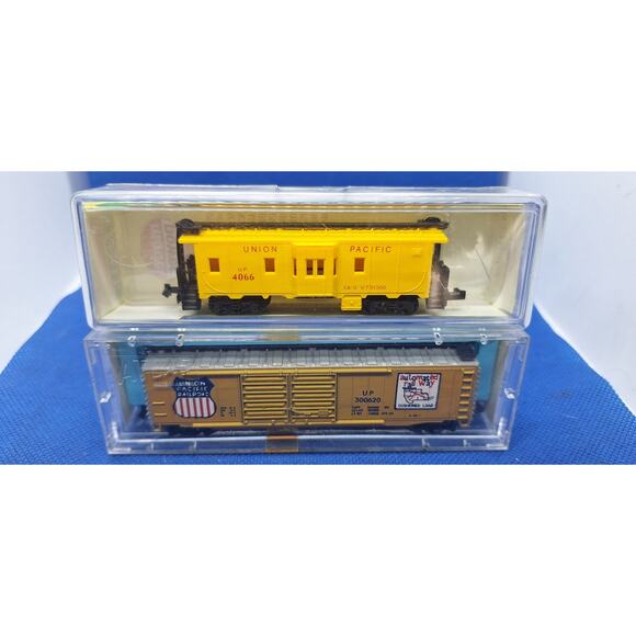 2) N scale train cars- 3124 Caboose & 2333 UP box car- never played with- Mint! - Picture 1 of 4